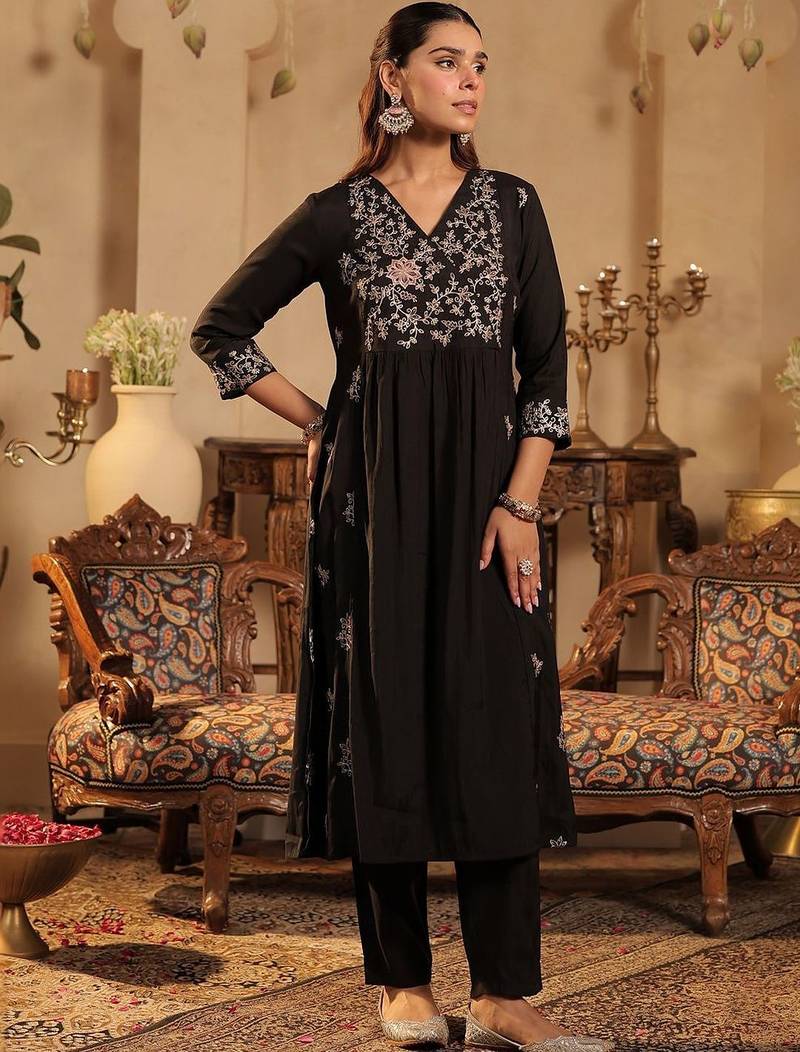Women Ethnic Motifs Embroidered Regular Thread Work Kurta with Trousers
