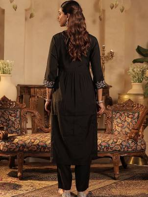 Women Ethnic Motifs Embroidered Regular Thread Work Kurta with Trousers 5