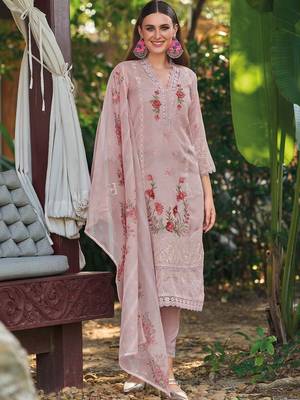 Women Floral Embroidered Regular Thread Work Kurta with Trousers & With Dupatta 1