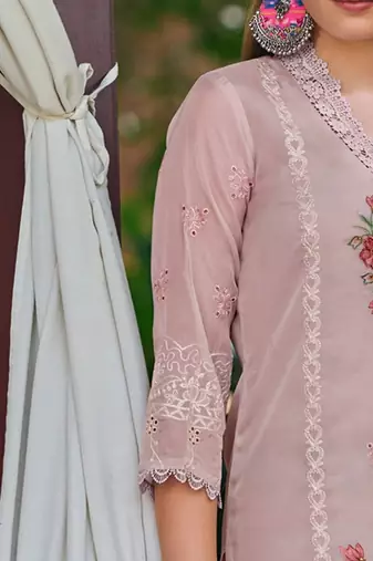 Women Floral Embroidered Regular Thread Work Kurta with Trousers & With Dupatta