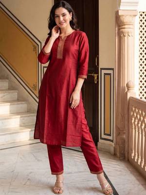 Women Ethnic Motifs Embroidered Regular Thread Work Kurta with Trousers 1