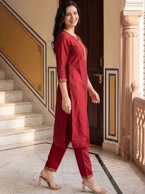 Women Ethnic Motifs Embroidered Regular Thread Work Kurta with Trousers 6