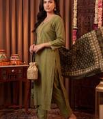 Women Ethnic Motifs Embroidered Regular Thread Work Kurta with Trousers & With Dupatta