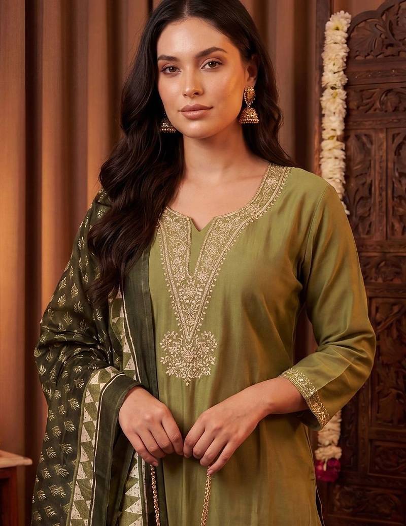 Women Ethnic Motifs Embroidered Regular Thread Work Kurta with Trousers & With Dupatta