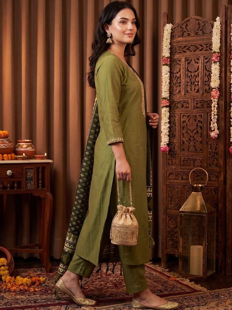 Women Ethnic Motifs Embroidered Regular Thread Work Kurta with Trousers & With Dupatta