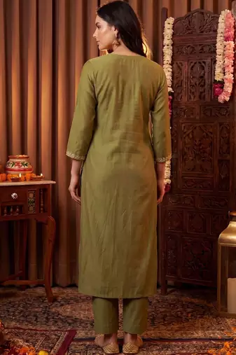 Women Ethnic Motifs Embroidered Regular Thread Work Kurta with Trousers & With Dupatta