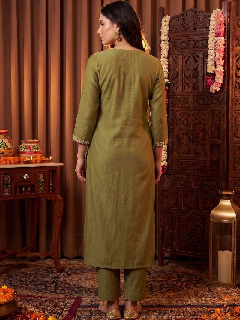 Women Ethnic Motifs Embroidered Regular Thread Work Kurta with Trousers & With Dupatta