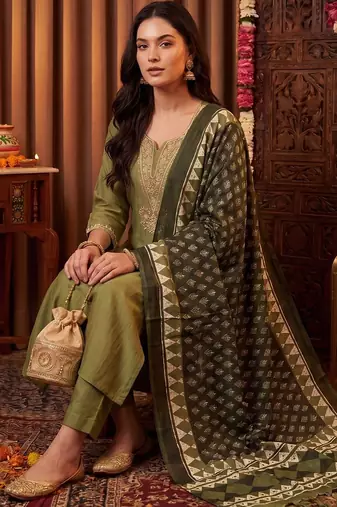 Women Ethnic Motifs Embroidered Regular Thread Work Kurta with Trousers & With Dupatta