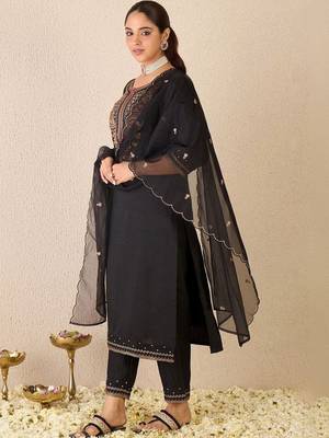 Women Ethnic Motifs Embroidered Regular Thread Work Pure Cotton Kurta with Trousers & With Dupatta 1