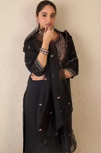 Women Ethnic Motifs Embroidered Regular Thread Work Pure Cotton Kurta with Trousers & With Dupatta