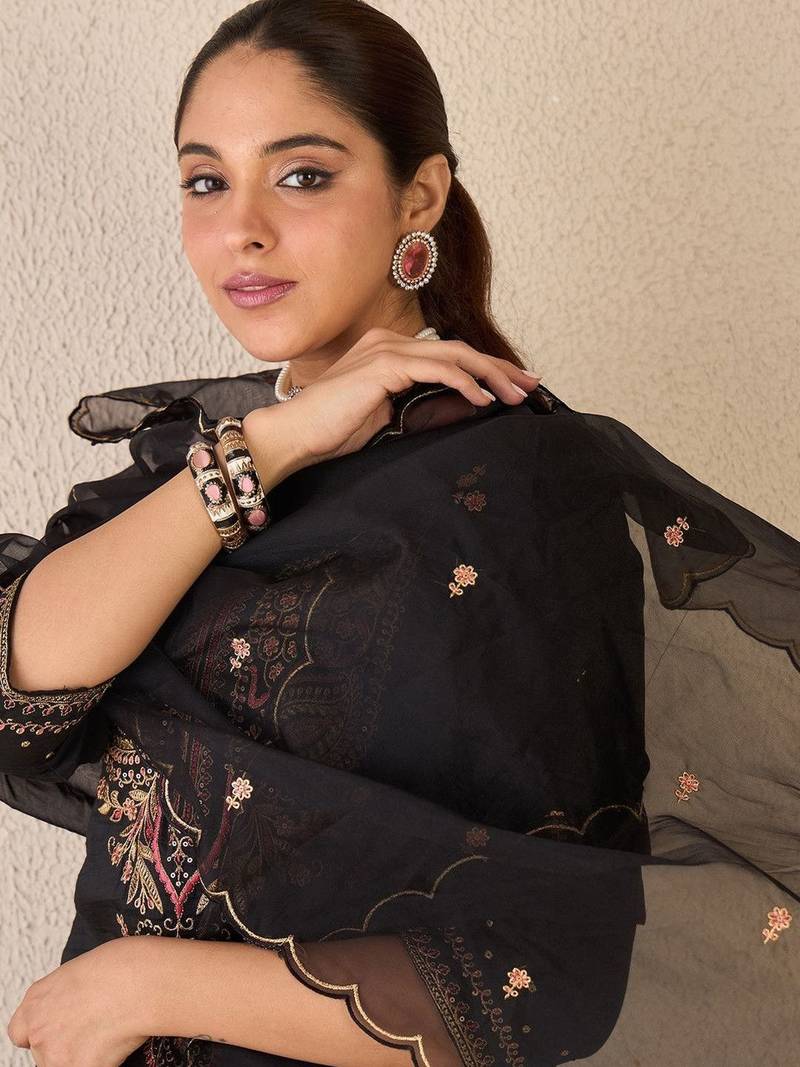 Women Ethnic Motifs Embroidered Regular Thread Work Pure Cotton Kurta with Trousers & With Dupatta