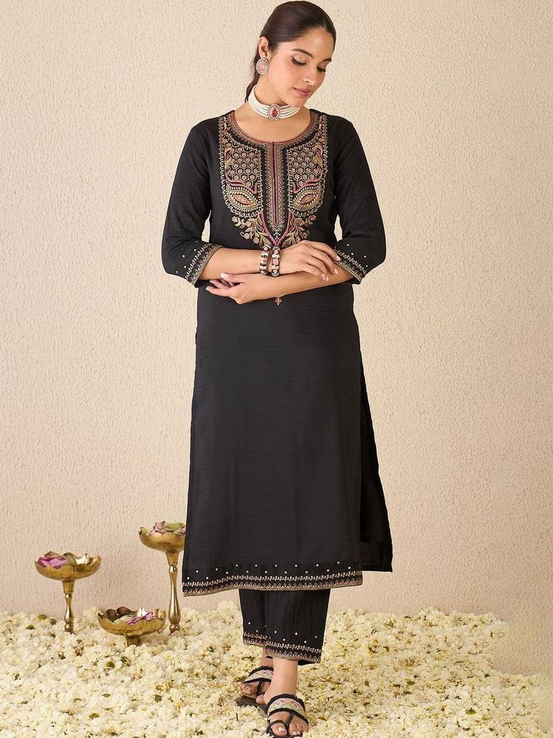 Women Ethnic Motifs Embroidered Regular Thread Work Pure Cotton Kurta with Trousers & With Dupatta