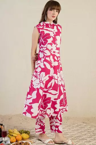 Women Floral Printed Pure Cotton Kurta with Trousers