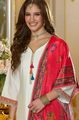Women Ethnic Motifs Printed Regular Thread Work Kurta with Trousers & With Dupatta