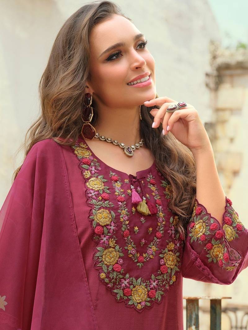 Women Floral Embroidered Regular Thread Work Kurta with Trousers & With Dupatta
