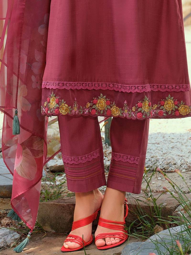 Women Floral Embroidered Regular Thread Work Kurta with Trousers & With Dupatta