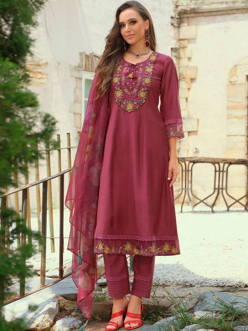 Women Floral Embroidered Regular Thread Work Kurta with Trousers & With Dupatta
