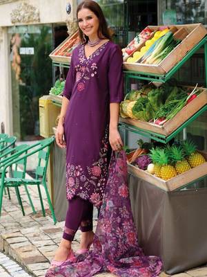 Women Floral Embroidered Regular Thread Work Liva Kurta with Trousers & With Dupatta 1