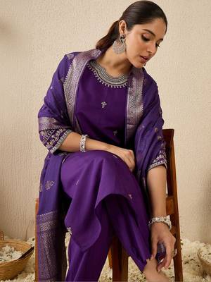 Women Ethnic Motifs Embroidered Regular Thread Work Kurta with Trousers & With Dupatta 3