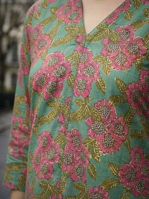 Women Floral Printed Regular Pure Cotton Kurta with Trousers 5