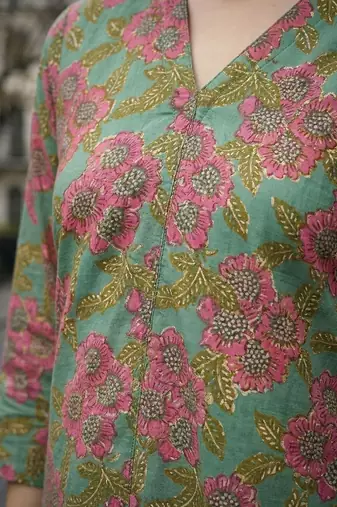Women Floral Printed Regular Pure Cotton Kurta with Trousers