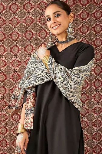Women Ethnic Motifs Printed Kurta With Trousers & Dupatta