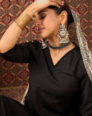 Women Ethnic Motifs Printed Kurta With Trousers & Dupatta 2