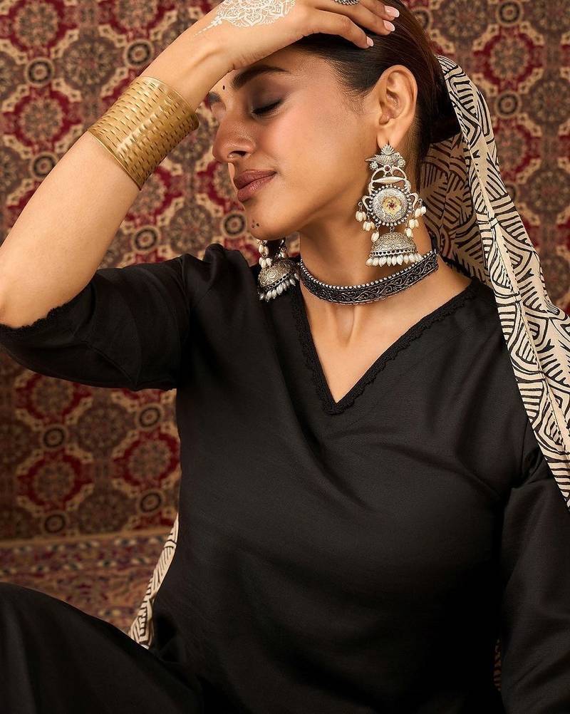 Women Ethnic Motifs Printed Kurta With Trousers & Dupatta