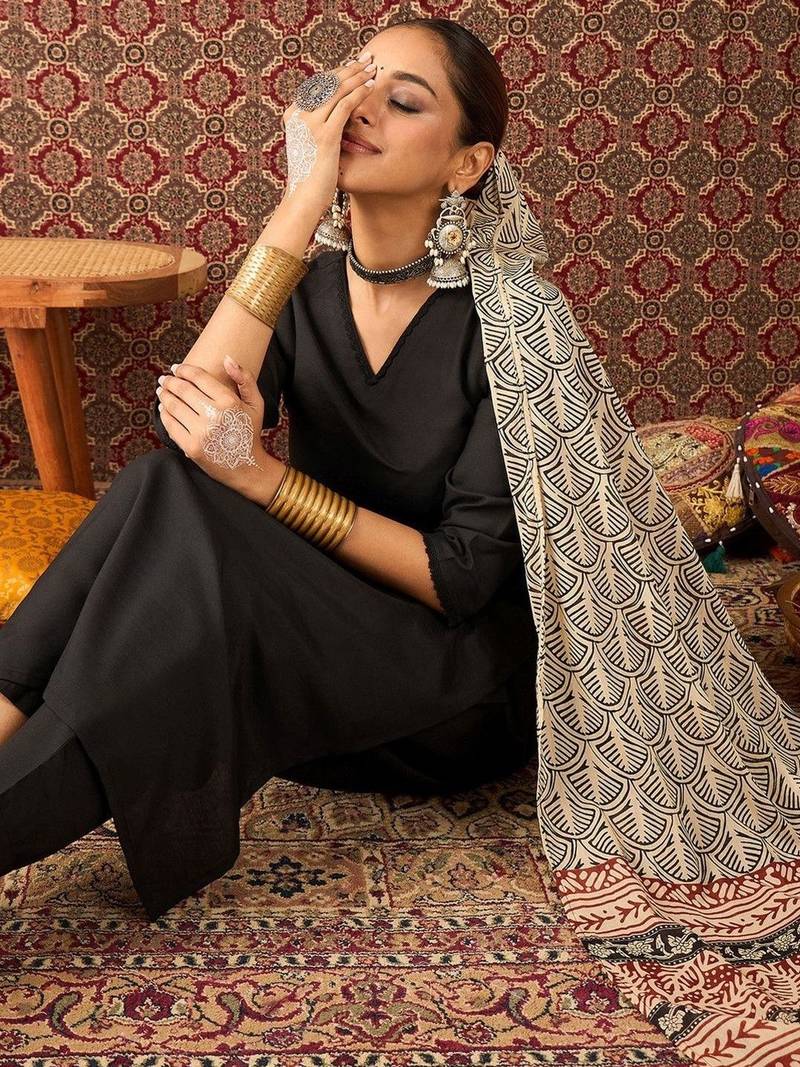 Women Ethnic Motifs Printed Kurta With Trousers & Dupatta
