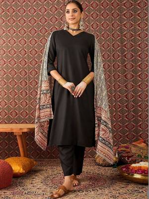 Women Ethnic Motifs Printed Kurta With Trousers & Dupatta 4