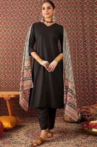 Women Ethnic Motifs Printed Kurta With Trousers & Dupatta