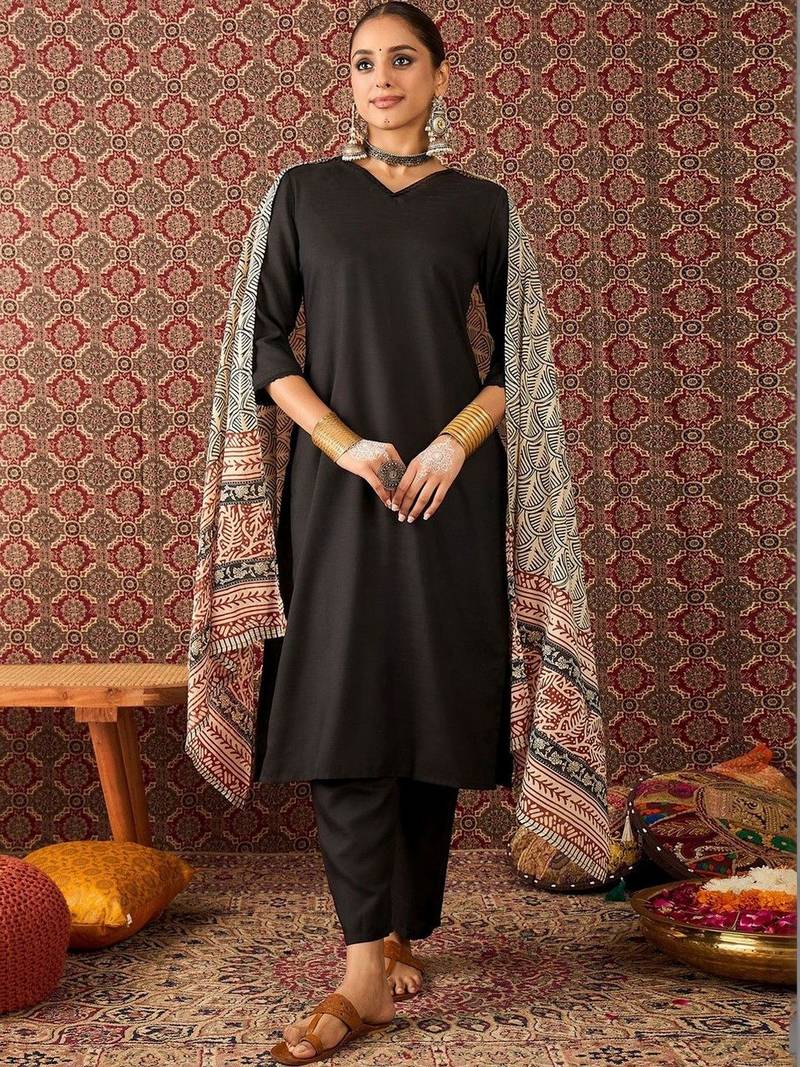 Women Ethnic Motifs Printed Kurta With Trousers & Dupatta