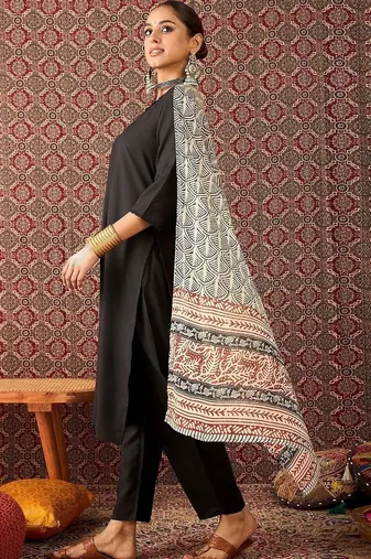 Women Ethnic Motifs Printed Kurta With Trousers & Dupatta