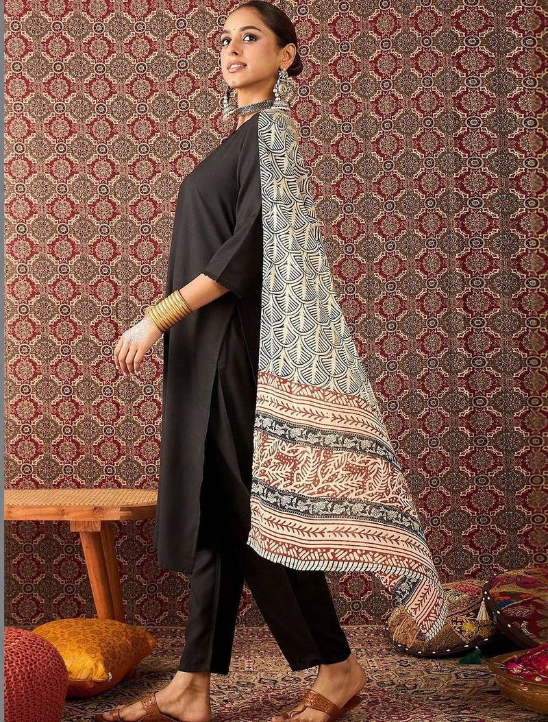 Women Ethnic Motifs Printed Kurta With Trousers & Dupatta