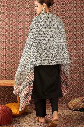 Women Ethnic Motifs Printed Kurta With Trousers & Dupatta