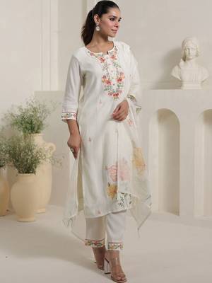 Women Floral Embroidered Regular Thread Work Kurta with Trousers & With Dupatta 1