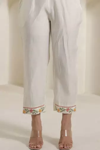 Women Floral Embroidered Regular Thread Work Kurta with Trousers & With Dupatta