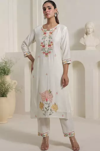 Women Floral Embroidered Regular Thread Work Kurta with Trousers & With Dupatta