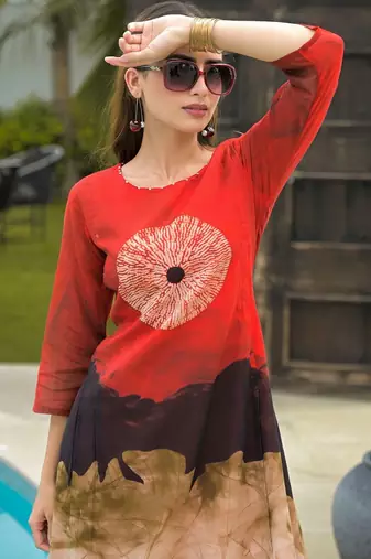 Women Dyed Pure Cotton Kurta With Trousers