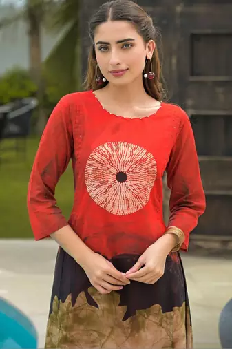 Women Dyed Pure Cotton Kurta With Trousers
