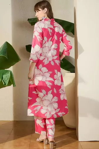 Women Floral Printed Regular Kurta with Trousers