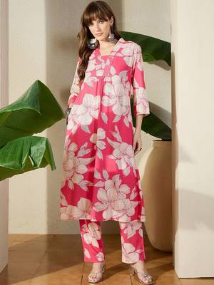 Women Floral Printed Regular Kurta with Trousers 6