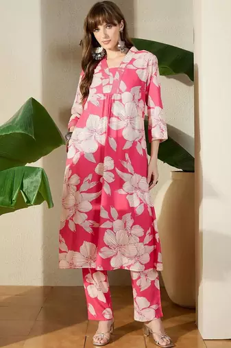 Women Floral Printed Regular Kurta with Trousers