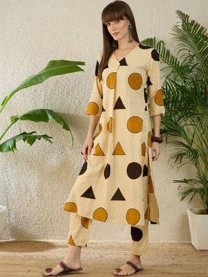 Women Printed Regular Pure Cotton Kurta with Trousers 1