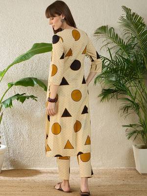 Women Printed Regular Pure Cotton Kurta with Trousers 7