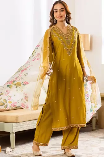 Women Floral Embroidered Regular Thread Work Kurta with Trousers & With Dupatta