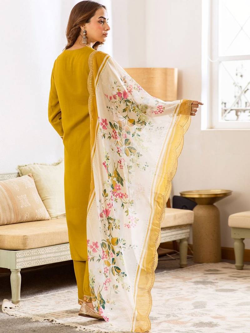 Women Floral Embroidered Regular Thread Work Kurta with Trousers & With Dupatta