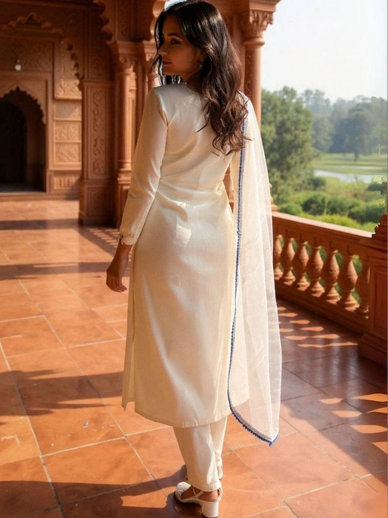 Women Embroidered Regular Thread Work Liva Kurta with Trousers & With Dupatta