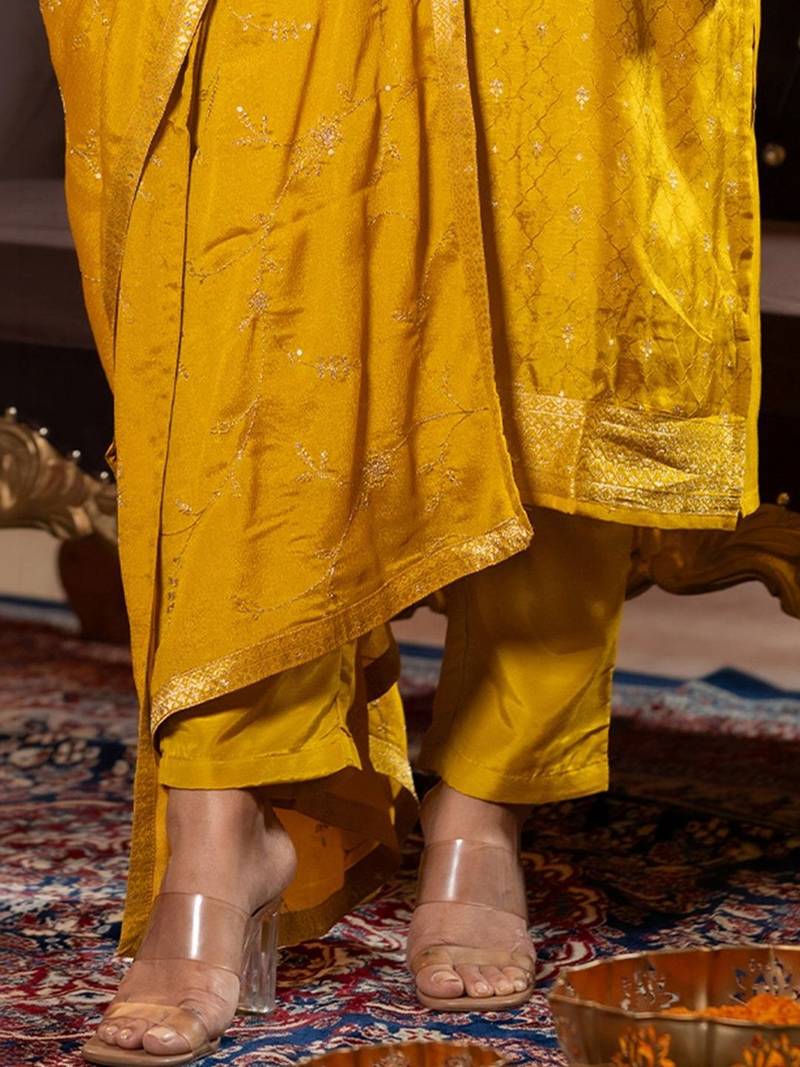 Women Ethnic Motifs Regular Kurta with Trousers & With Dupatta