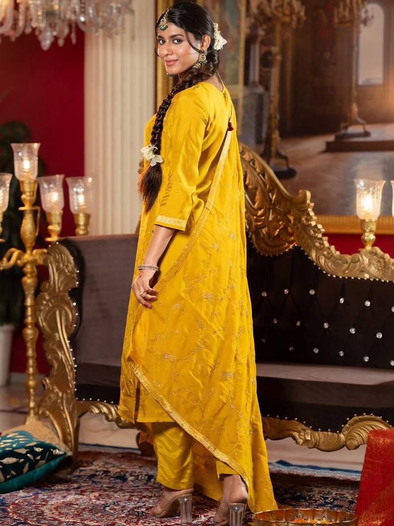 Women Ethnic Motifs Regular Kurta with Trousers & With Dupatta